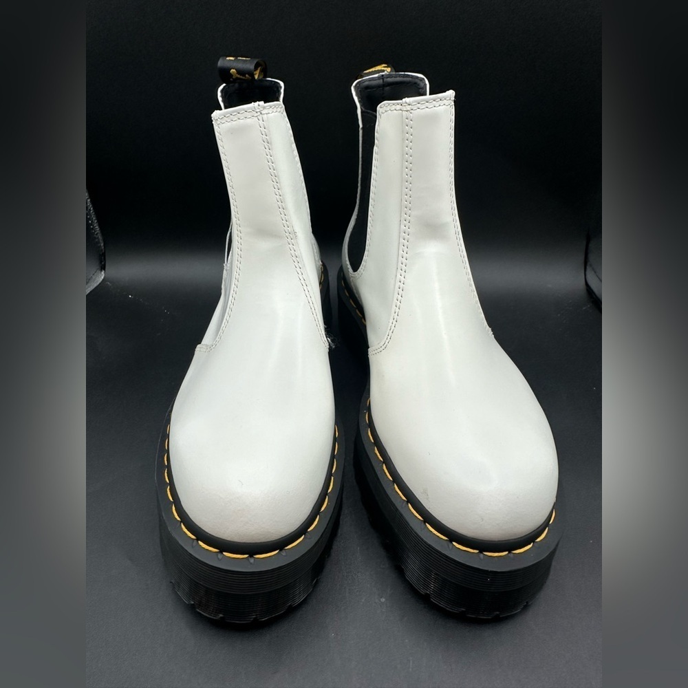 Dr. Martens 2976 Quad Platform White Chelsea Boot - Womens Sz 8 - Picture 2 of 6